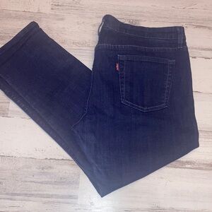 Levi's Women's Size 16 M  Dark Blue Denim Jeans with stretch